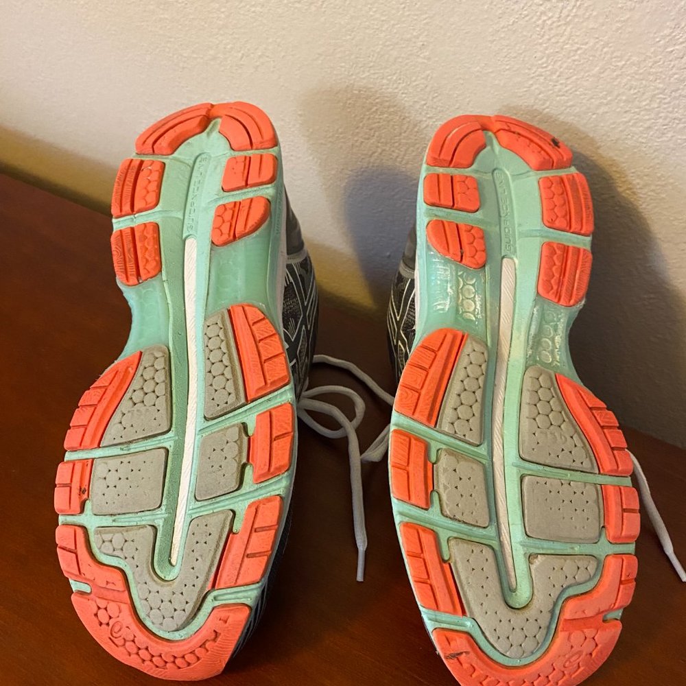 Asics Gel Nimbus 19 Athletic Running Shoes - Picture 7 of 8